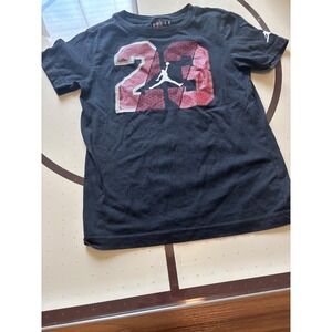 Jordan Boys Black Red 23 Jumpman Graphic T-Shirt Kids Size Medium 10-12